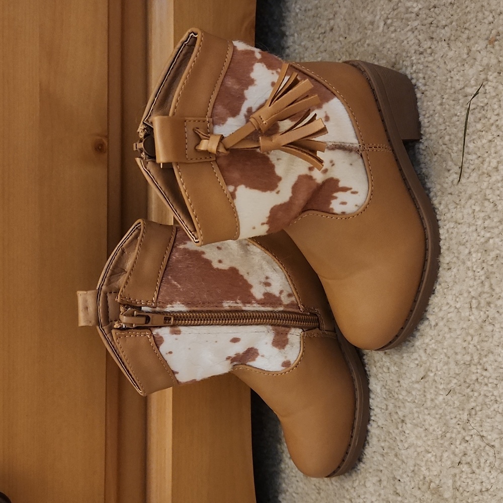 Toddler girl's cow print cowgirl boots